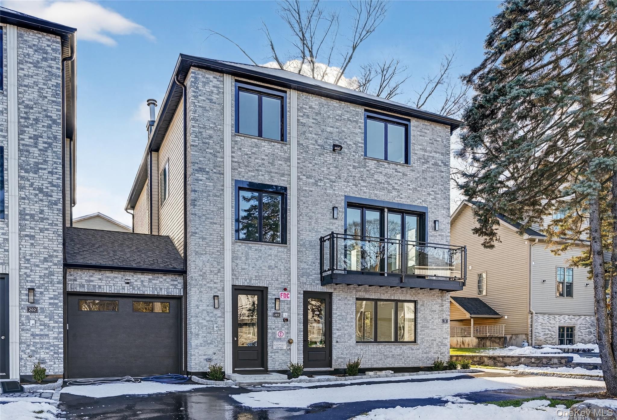 27 Ellish Parkway # 202, Spring Valley, NY 10977