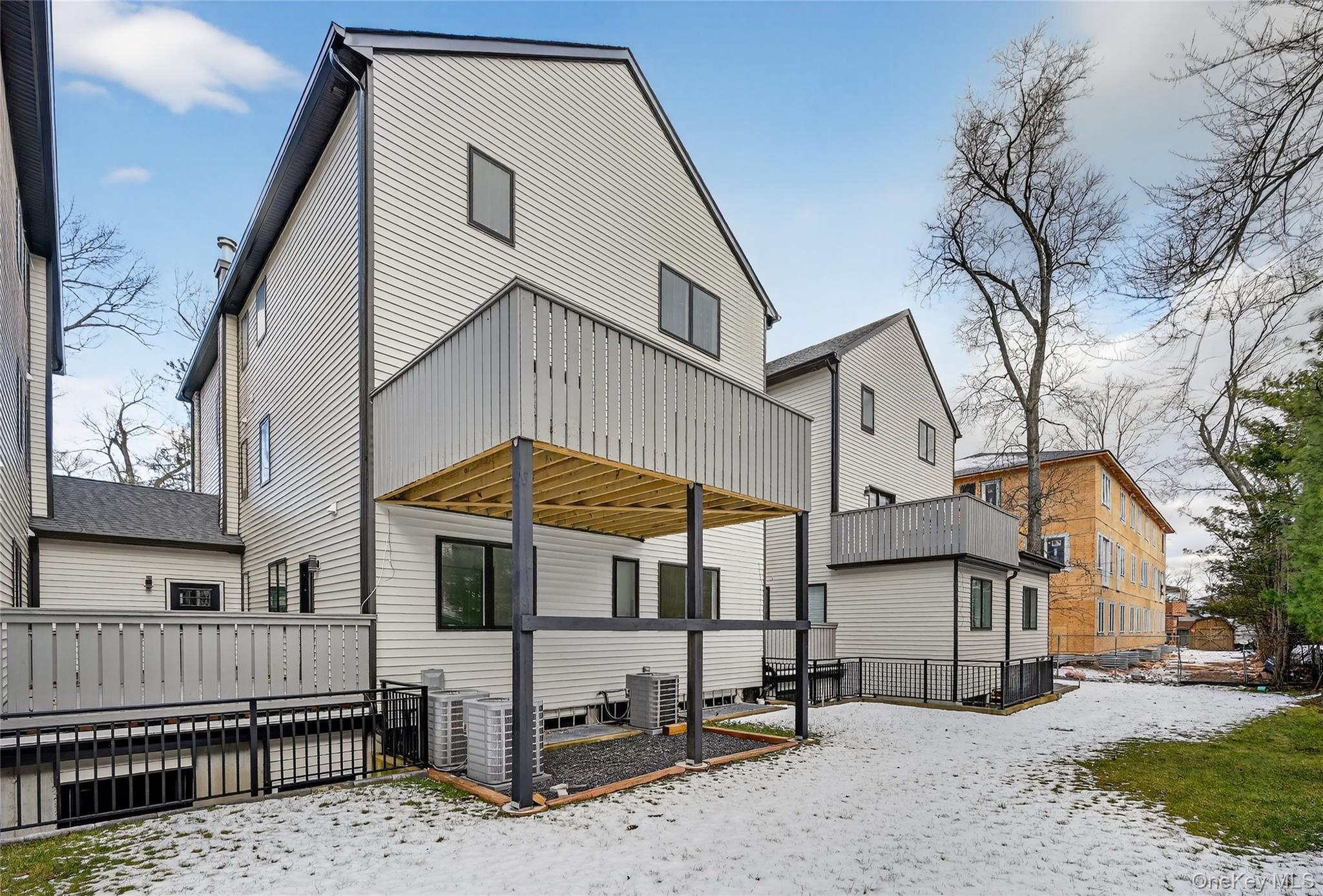 27 Ellish Parkway # 202, Spring Valley, NY 10977