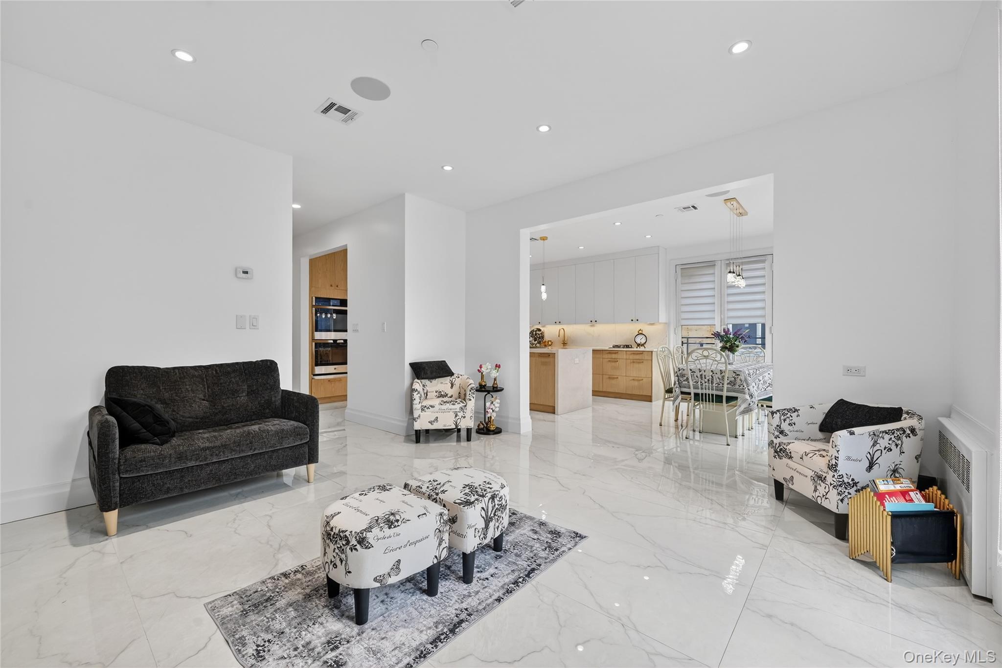 27 Ellish Parkway # 202, Spring Valley, NY 10977