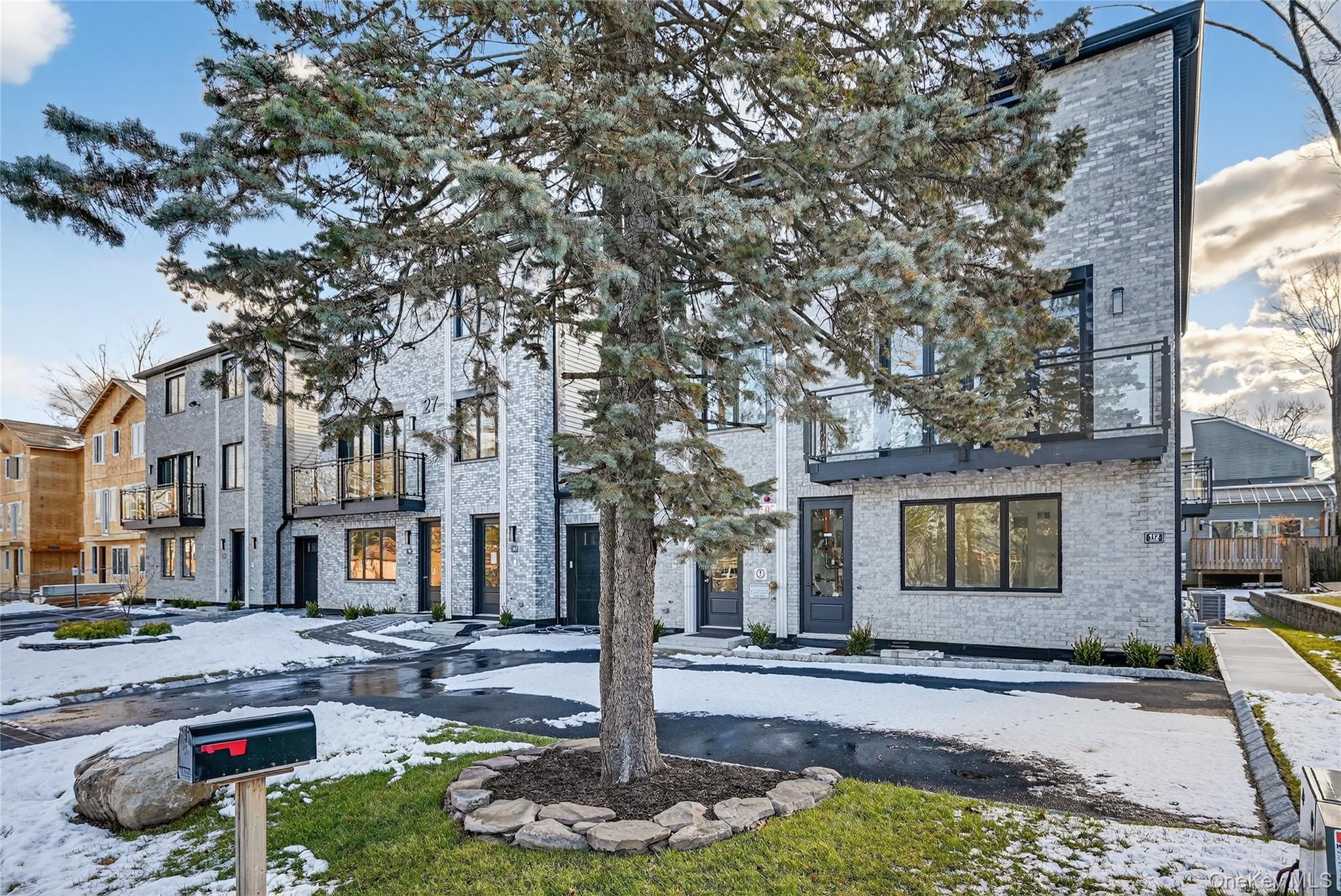 27 Ellish Parkway # 202, Spring Valley, NY 10977