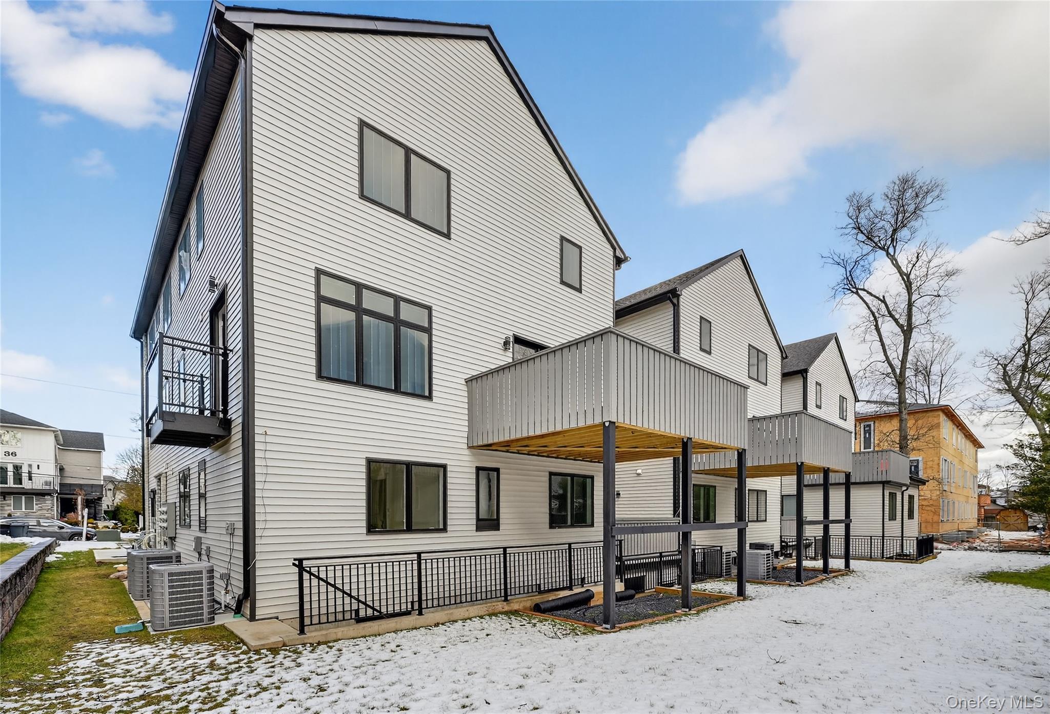 27 Ellish Parkway # 202, Spring Valley, NY 10977