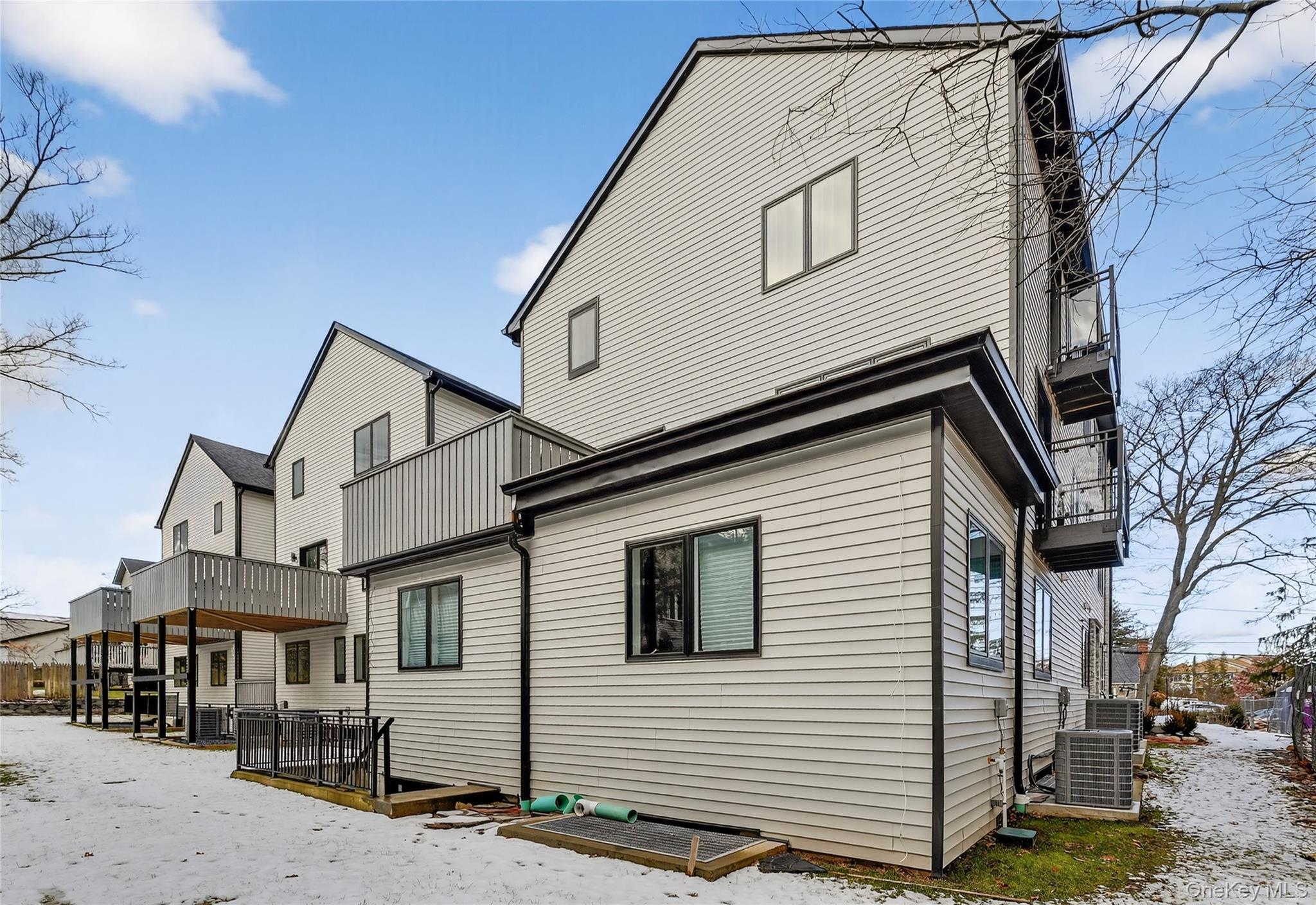 27 Ellish Parkway # 202, Spring Valley, NY 10977