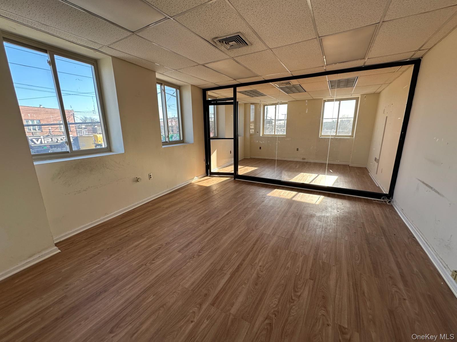 3800 E Tremont Avenue, Bronx, NY 10465