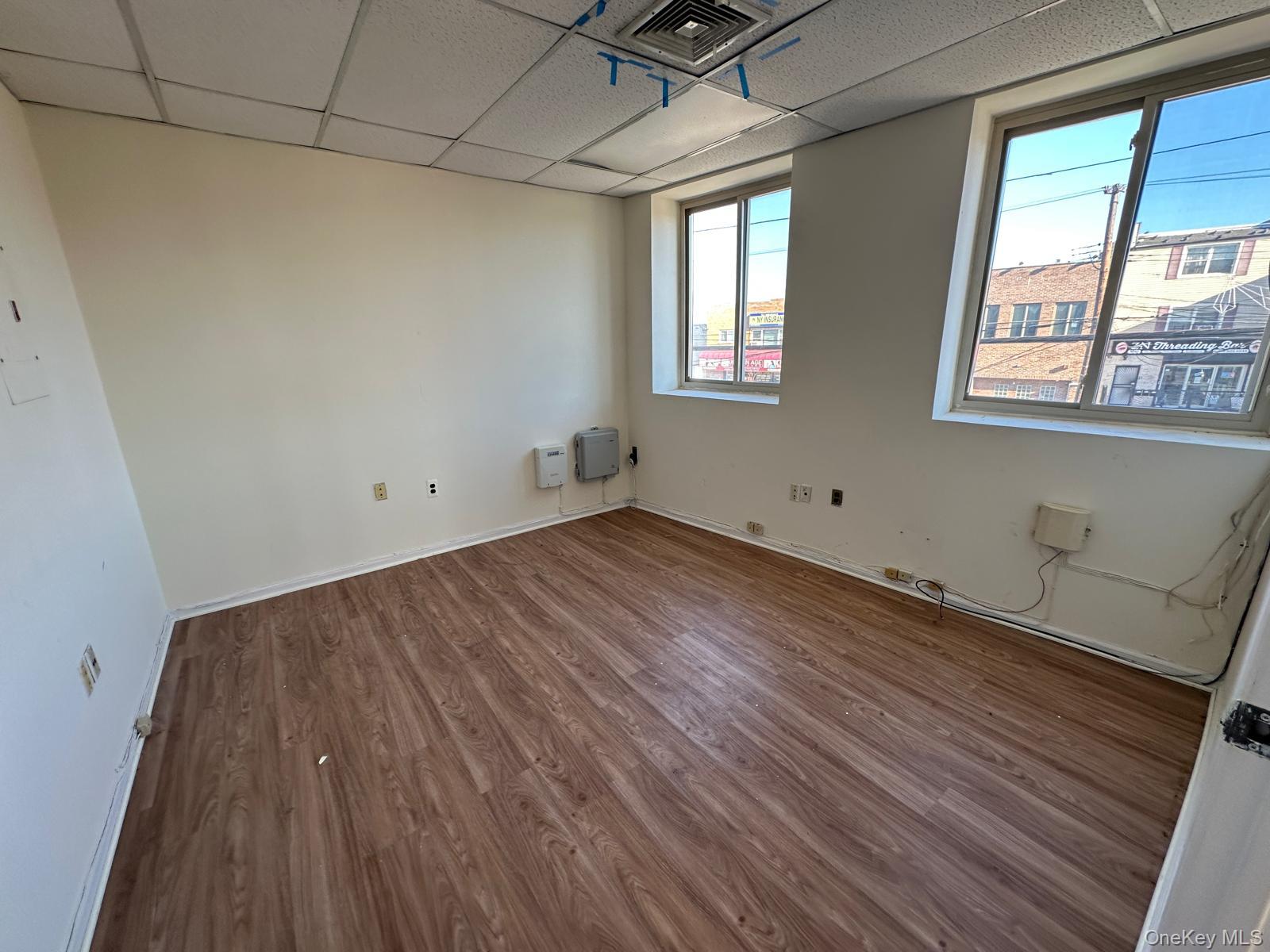 3800 E Tremont Avenue, Bronx, NY 10465