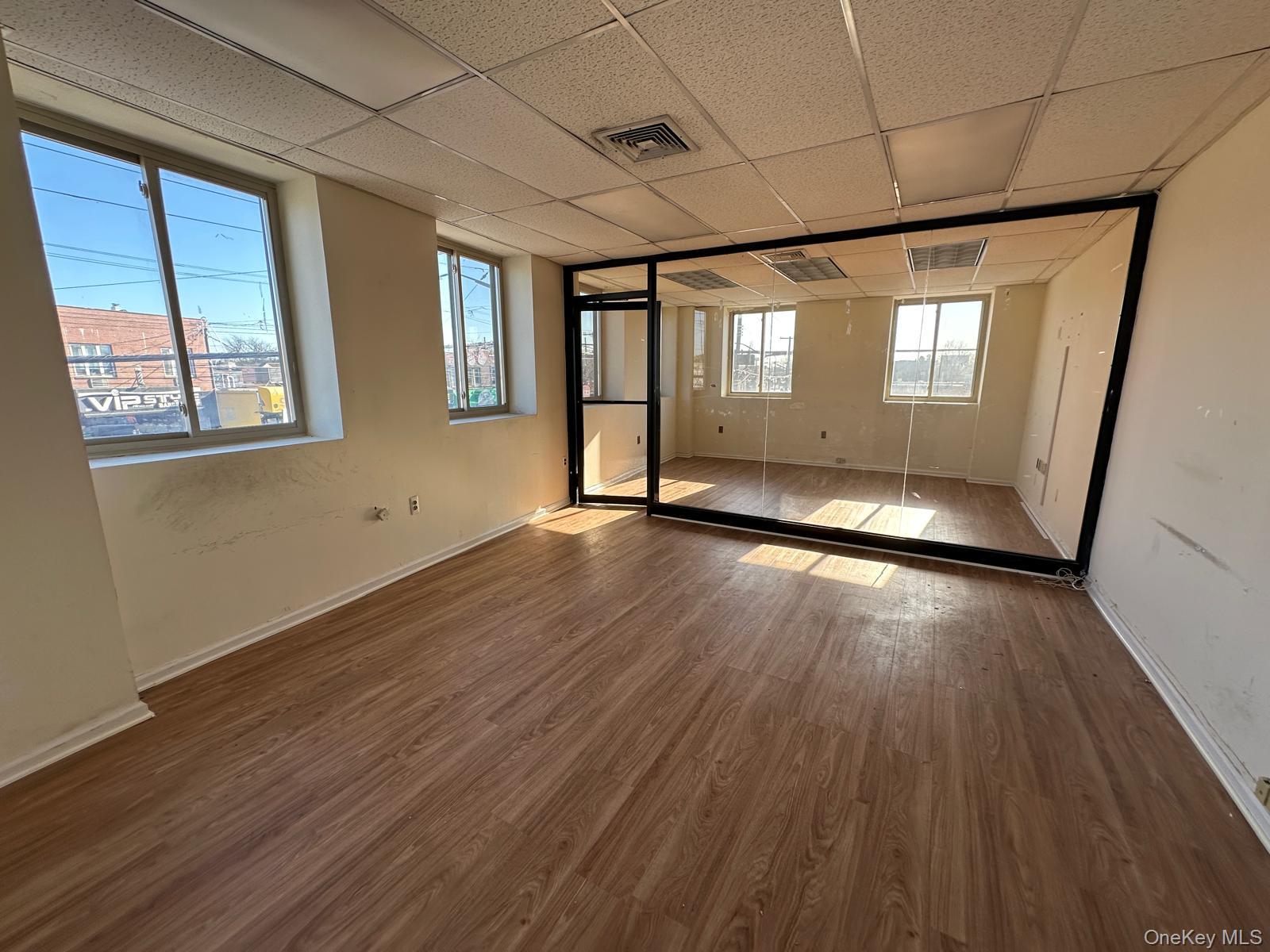 3800 E Tremont Avenue, Bronx, NY 10465