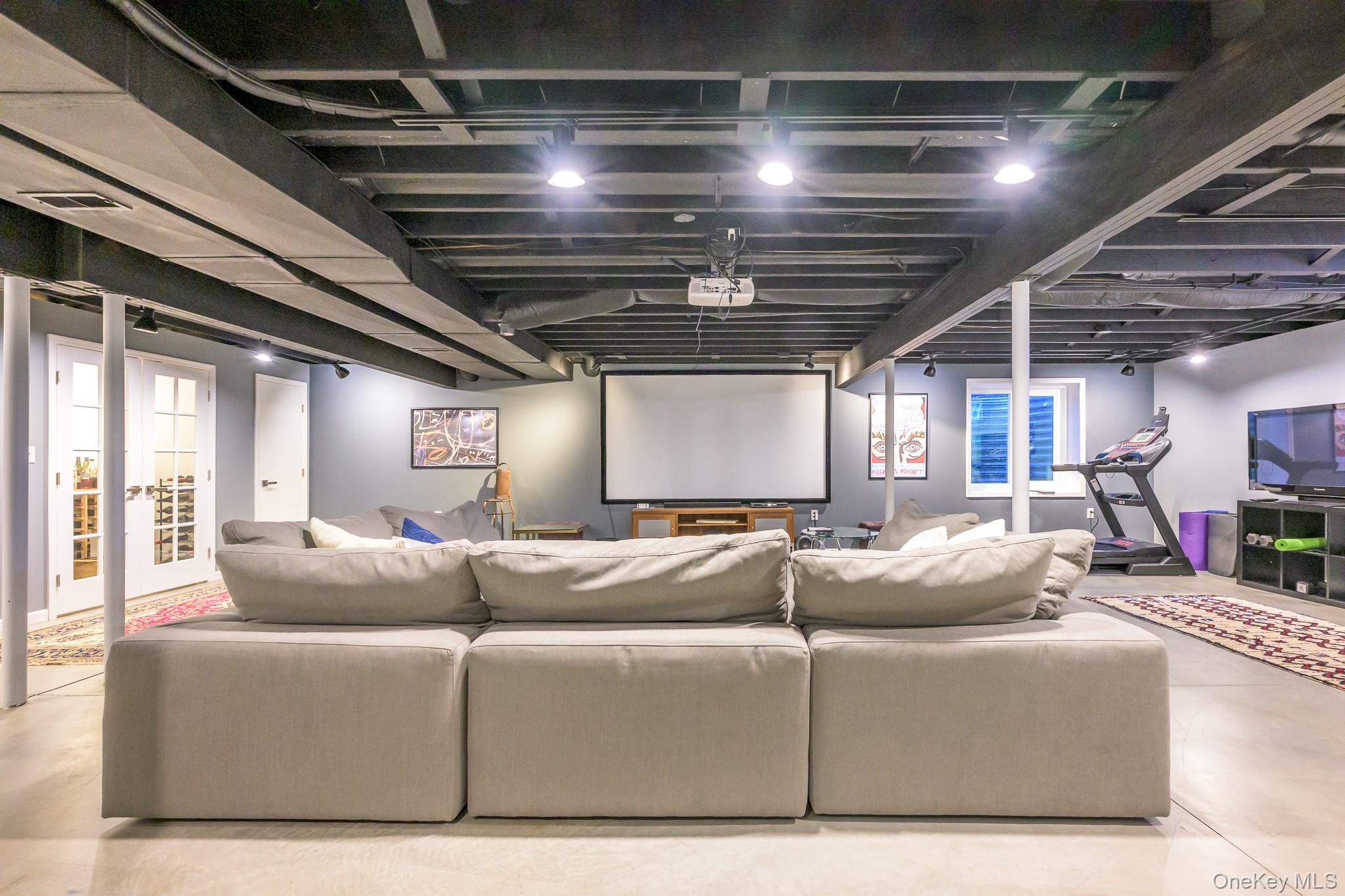 16 Lucas Lane, Hudson, NY 12534