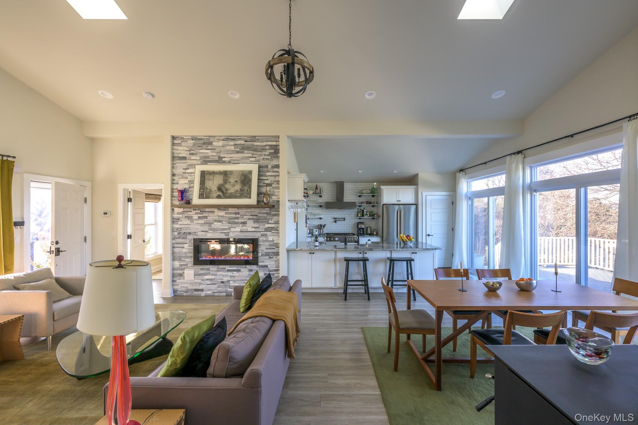 16 Lucas Lane, Hudson, NY 12534