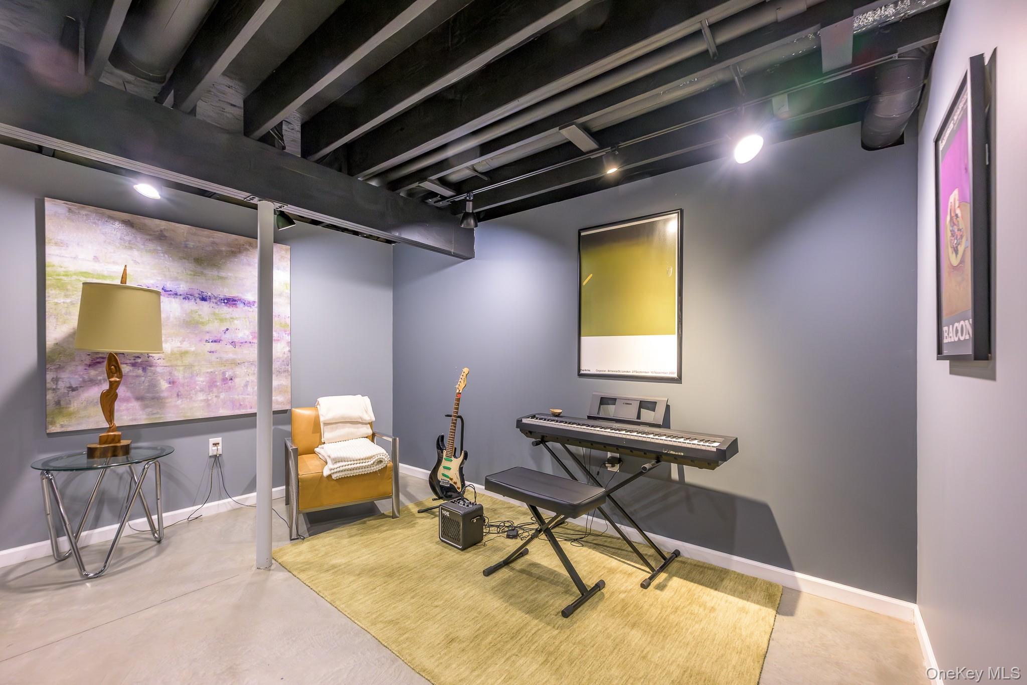 16 Lucas Lane, Hudson, NY 12534