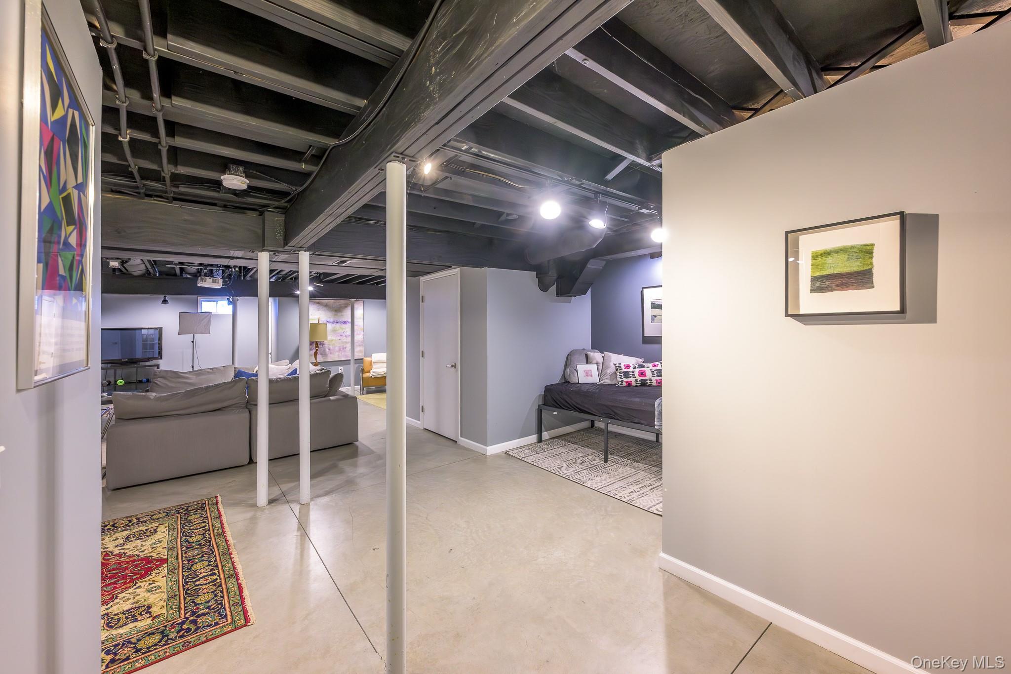 16 Lucas Lane, Hudson, NY 12534