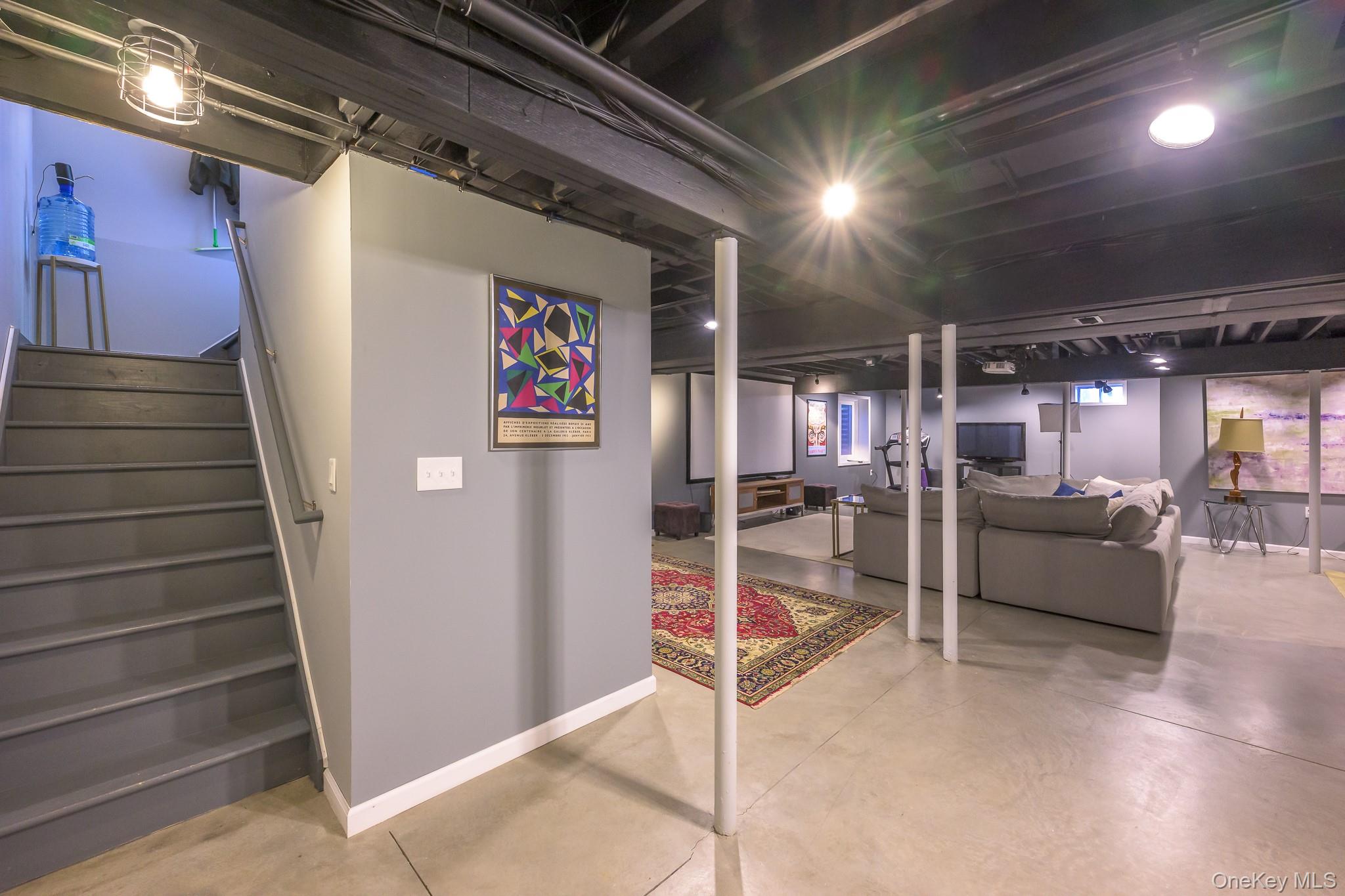 16 Lucas Lane, Hudson, NY 12534