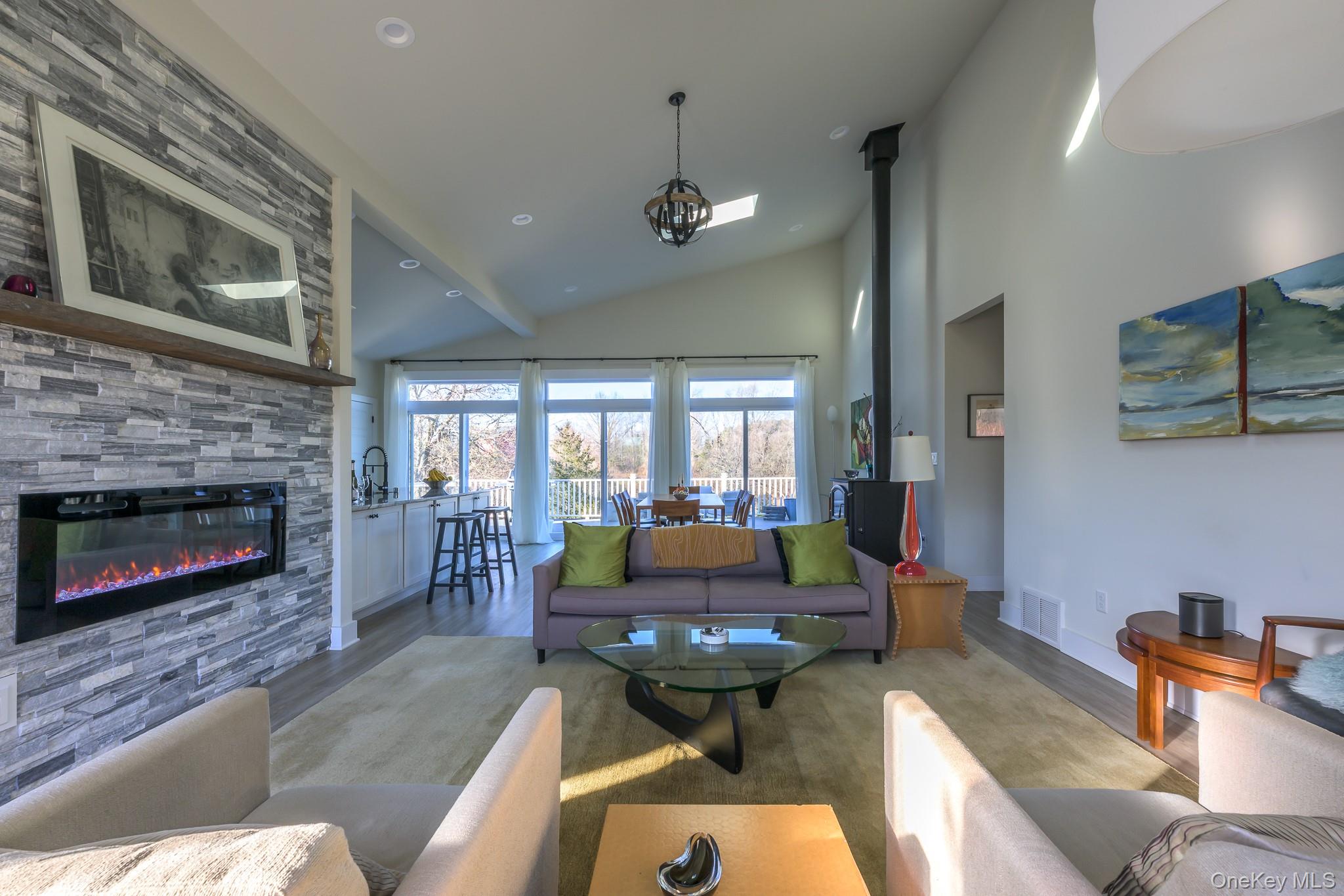 16 Lucas Lane, Hudson, NY 12534