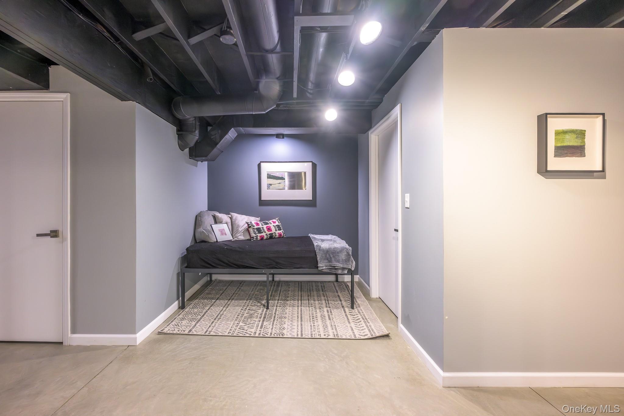 16 Lucas Lane, Hudson, NY 12534