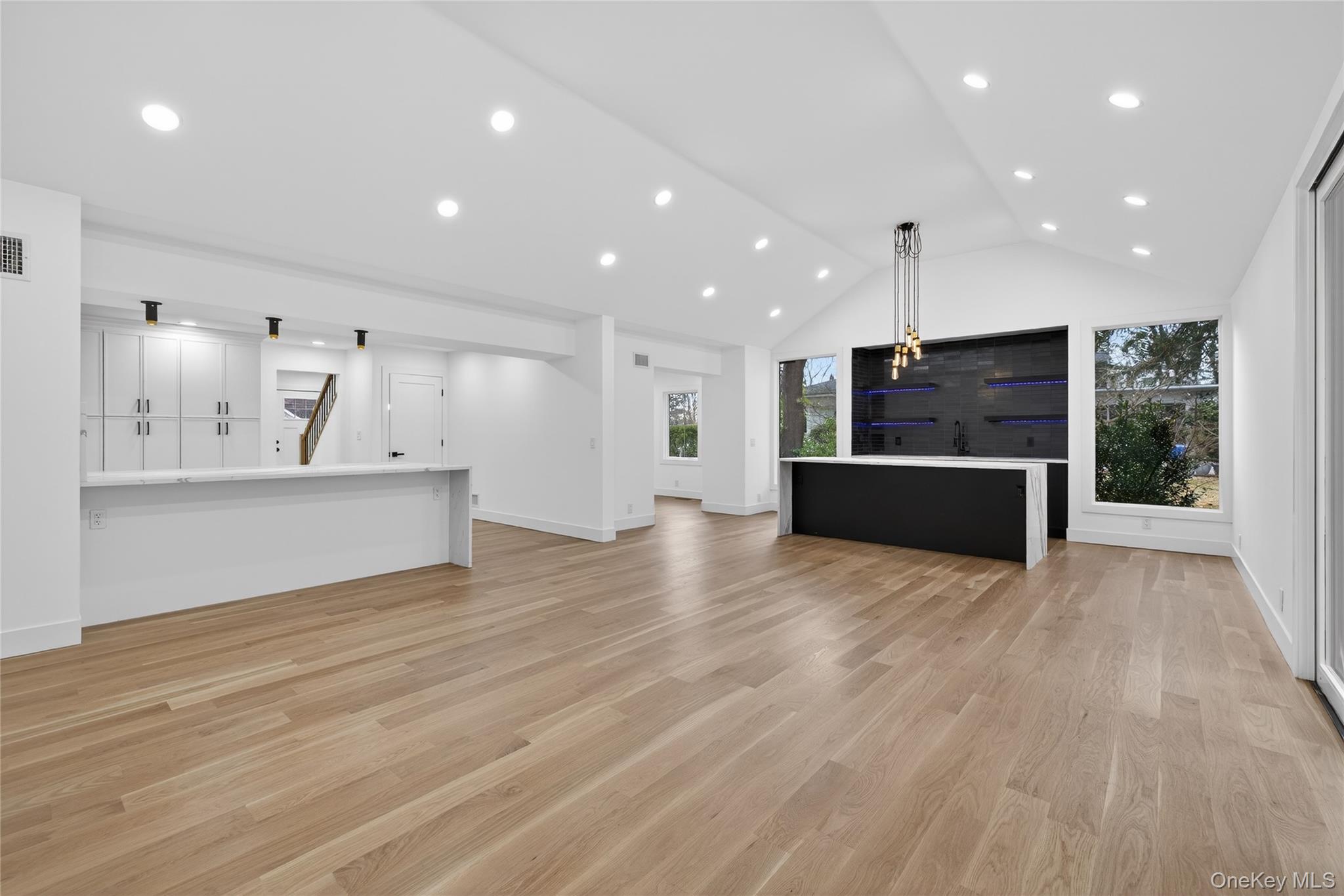 199 Salem Road, East Hills, NY 11577