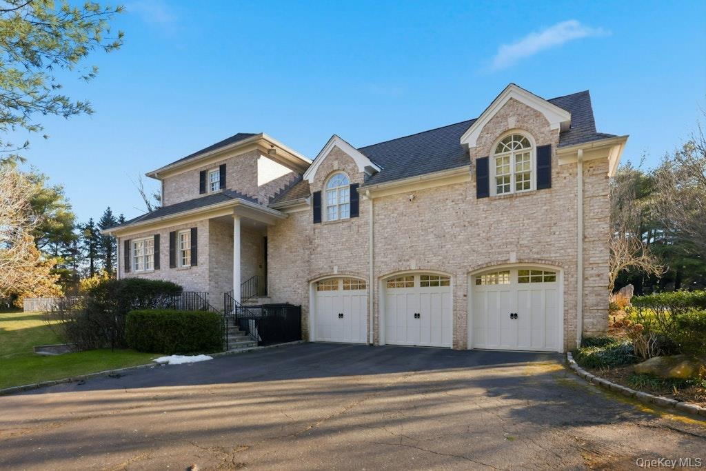 1 Beech Tree Lane, Brookville, NY 11545