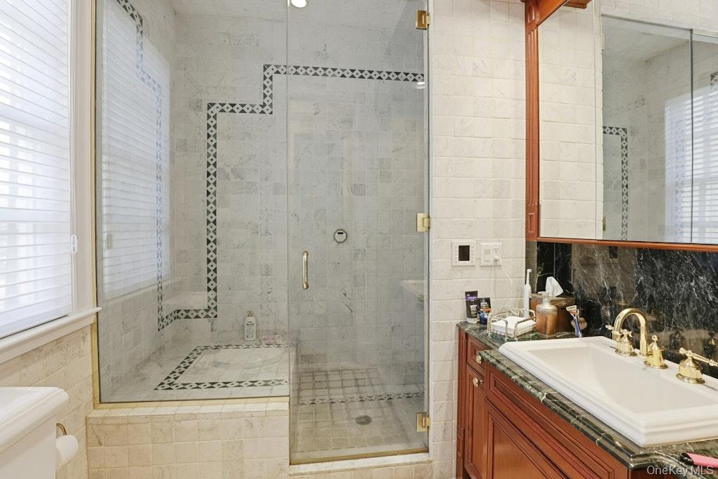 1 Beech Tree Lane, Brookville, NY 11545