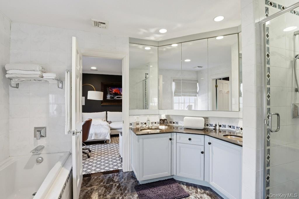 1 Beech Tree Lane, Brookville, NY 11545