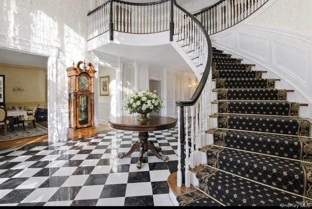 1 Beech Tree Lane, Brookville, NY 11545