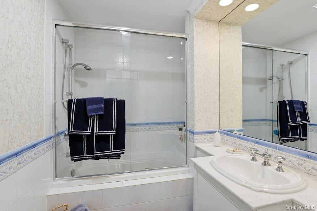 1 Beech Tree Lane, Brookville, NY 11545