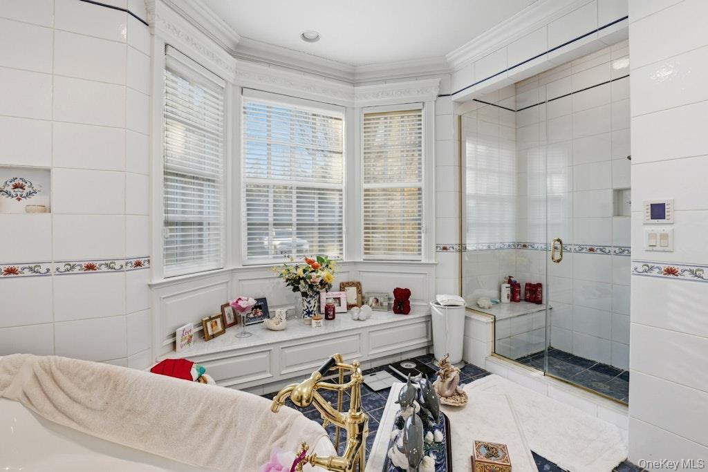 1 Beech Tree Lane, Brookville, NY 11545