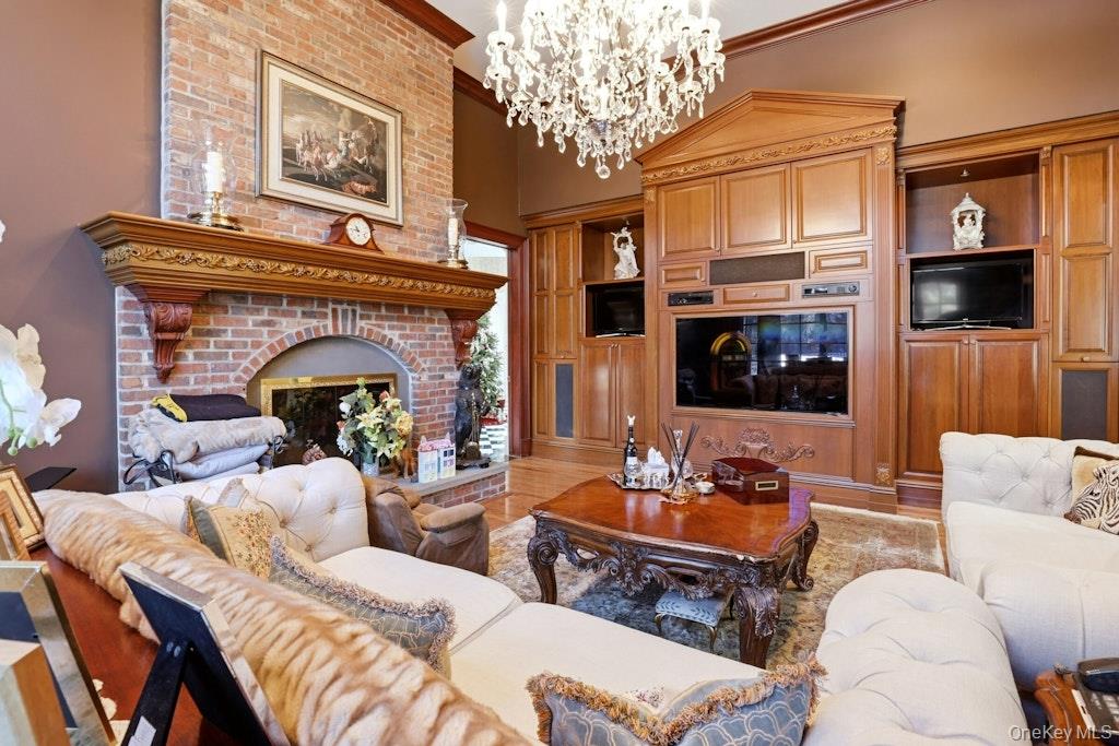 1 Beech Tree Lane, Brookville, NY 11545