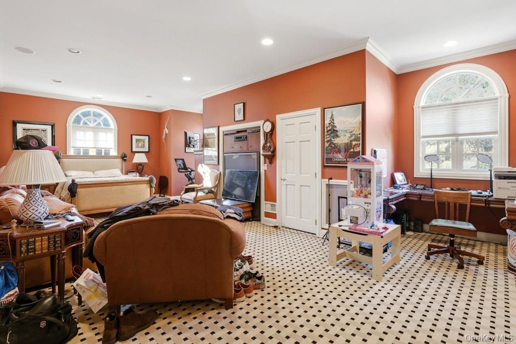 1 Beech Tree Lane, Brookville, NY 11545