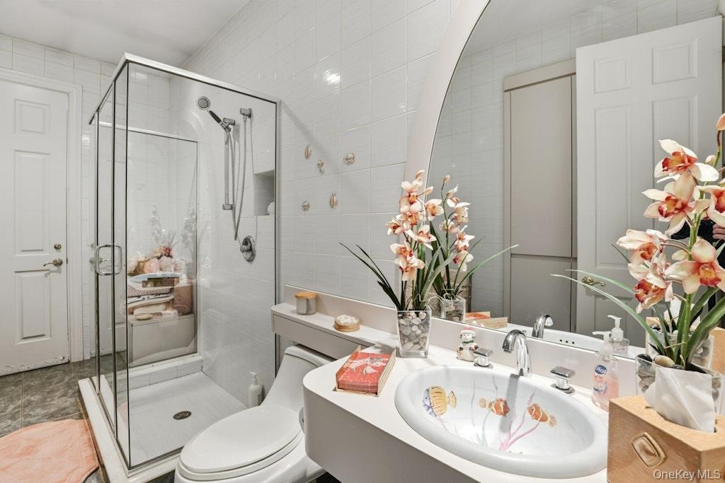 1 Beech Tree Lane, Brookville, NY 11545