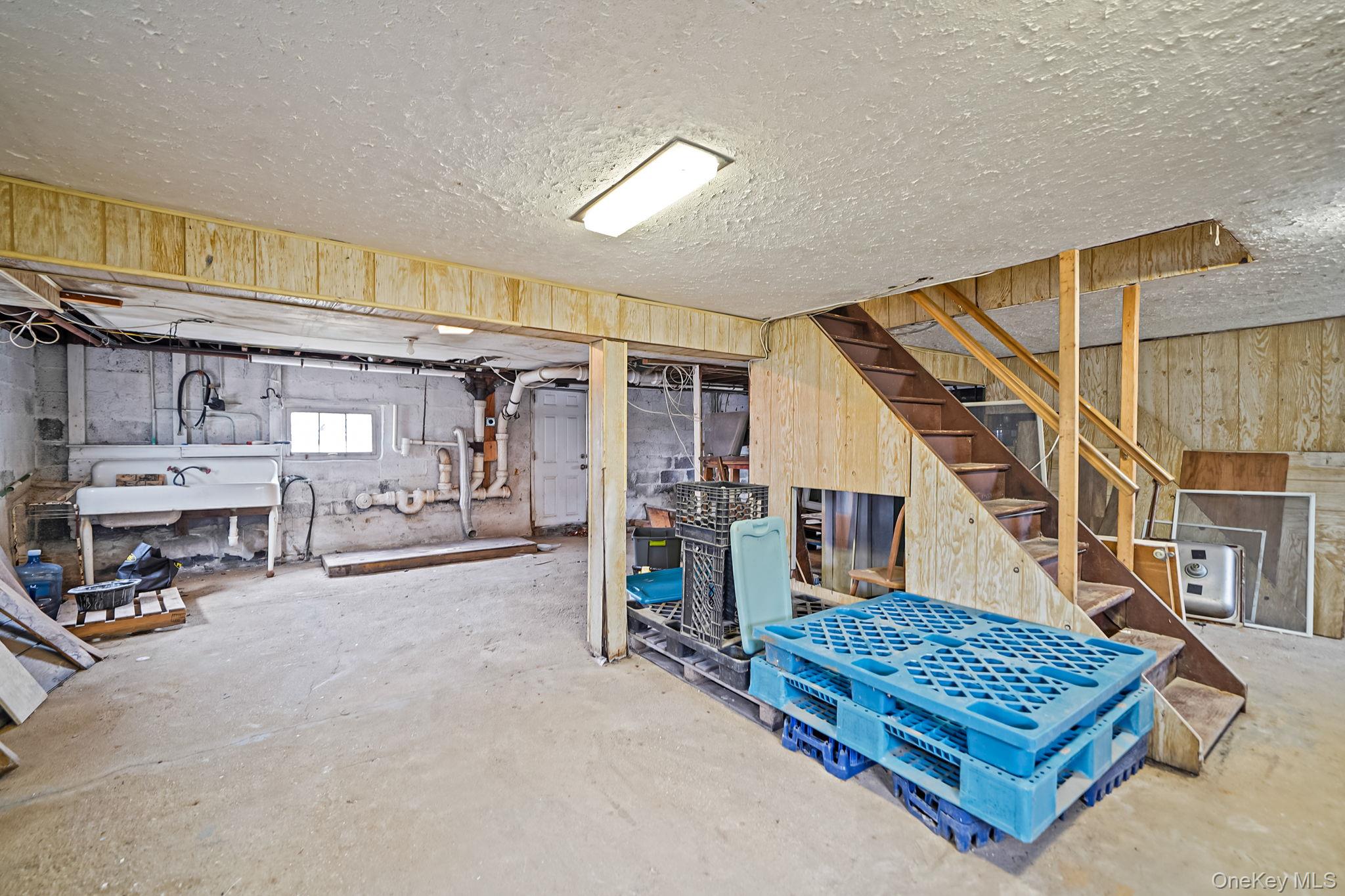 67 Orchard Street, Lindenhurst, NY 11757