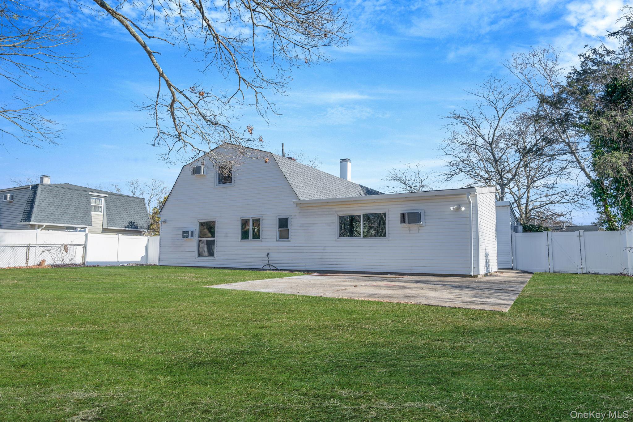 20 Matsunaye, Medford, NY 11763