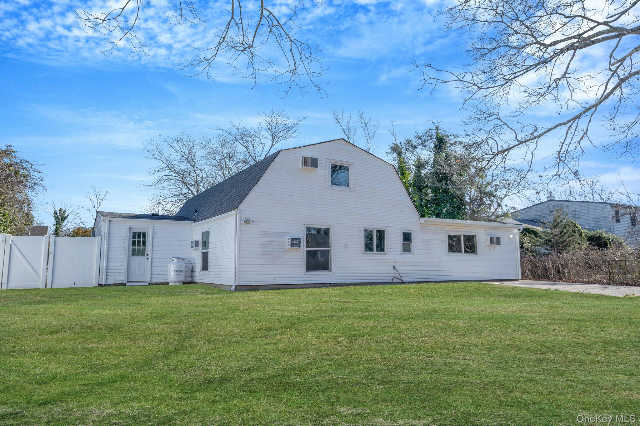 20 Matsunaye, Medford, NY 11763