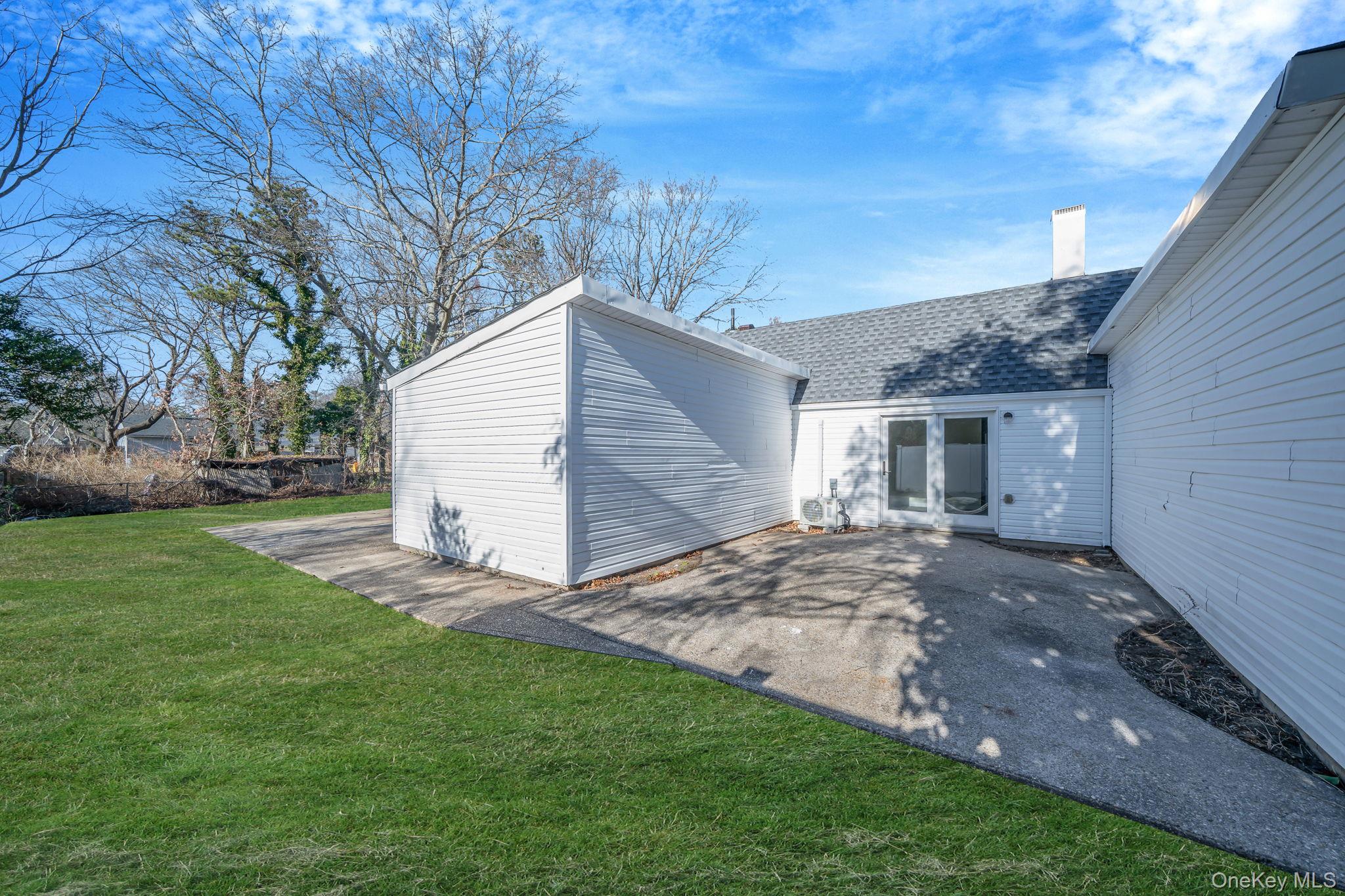 20 Matsunaye, Medford, NY 11763