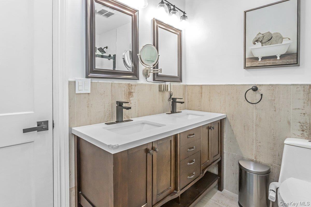 7 Sebree Place, Plainview, NY 11803