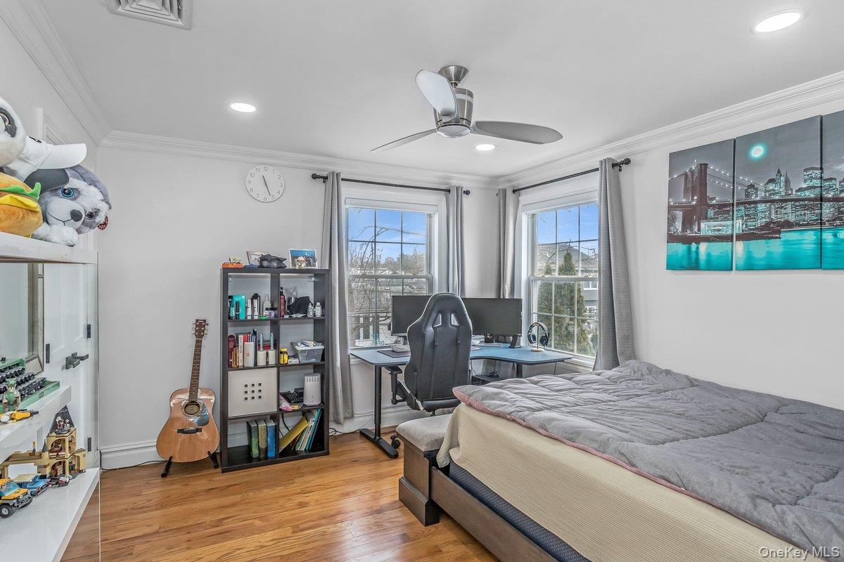 7 Sebree Place, Plainview, NY 11803