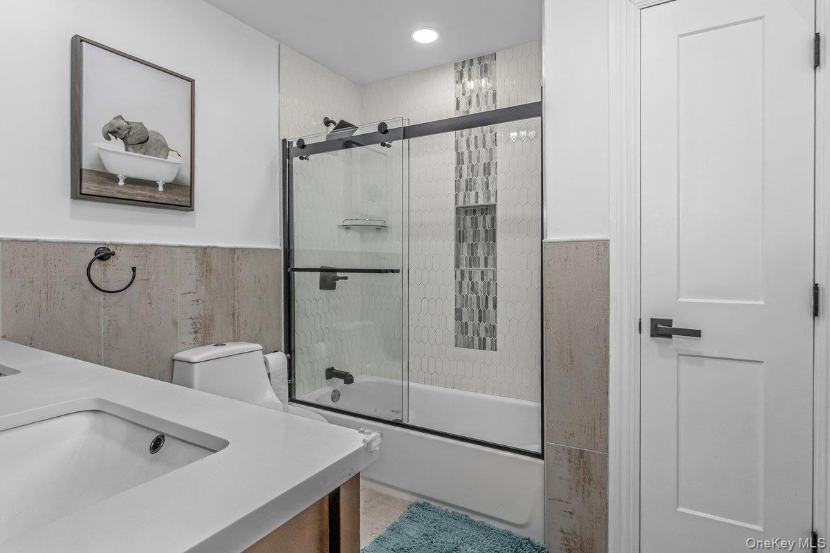 7 Sebree Place, Plainview, NY 11803