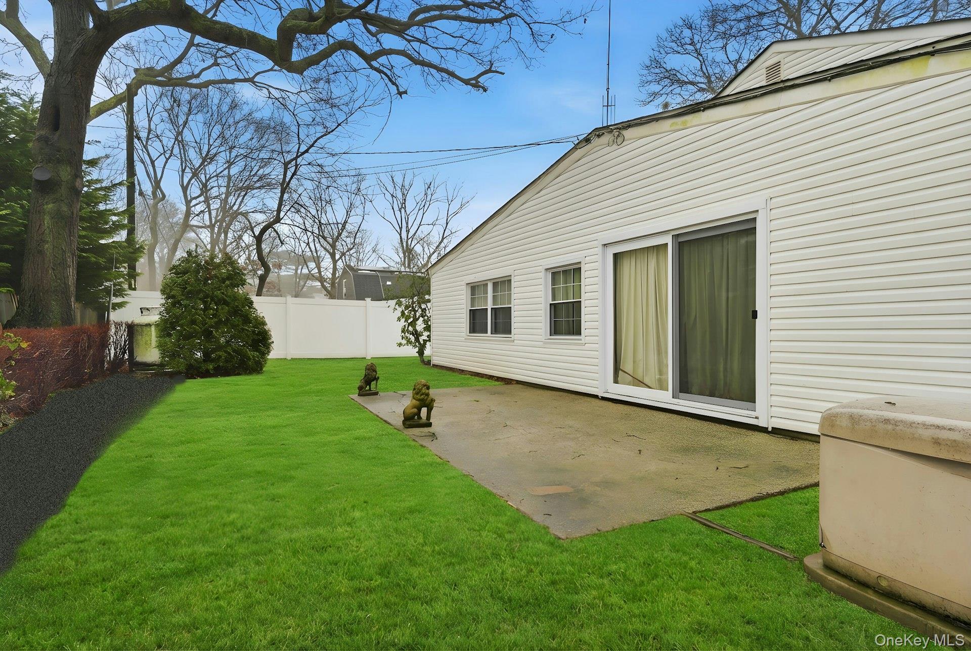 5431 Expressway Drive N, Holtsville, NY 11742