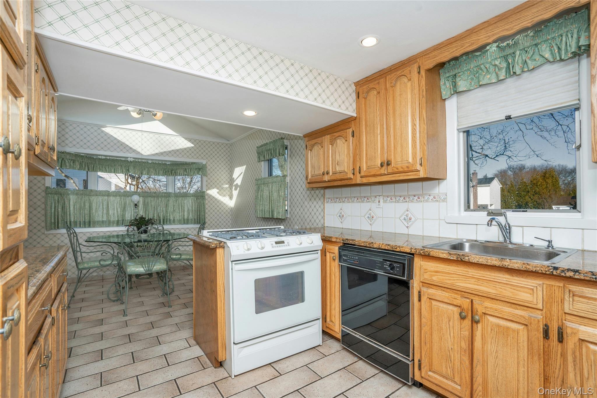 3 Dover Lane, Old Bethpage, NY 11804