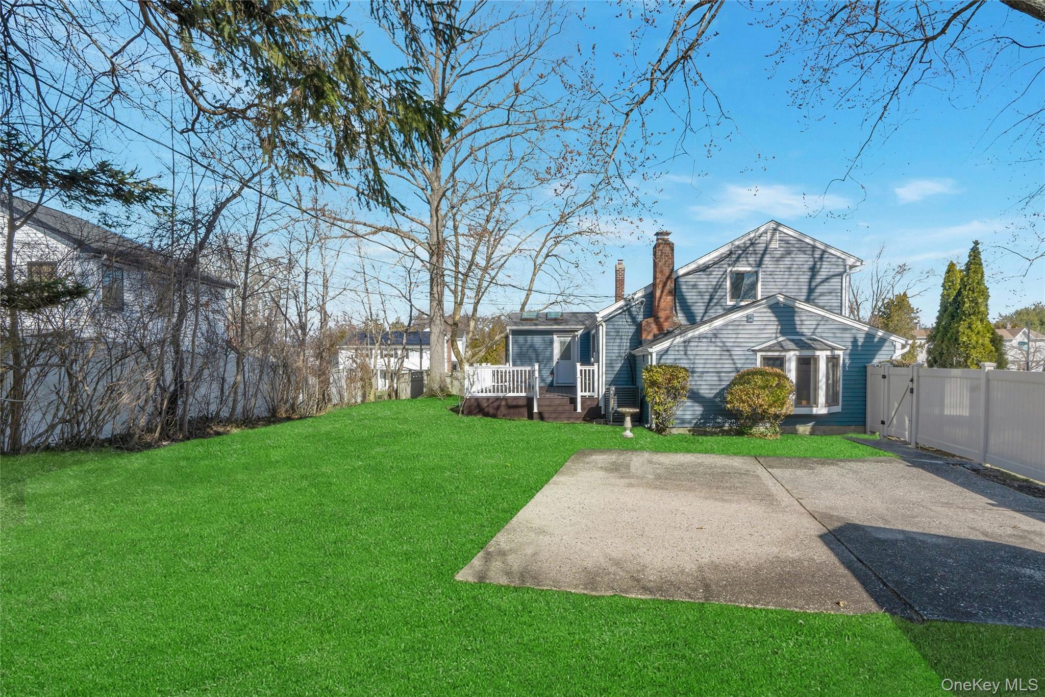 3 Dover Lane, Old Bethpage, NY 11804