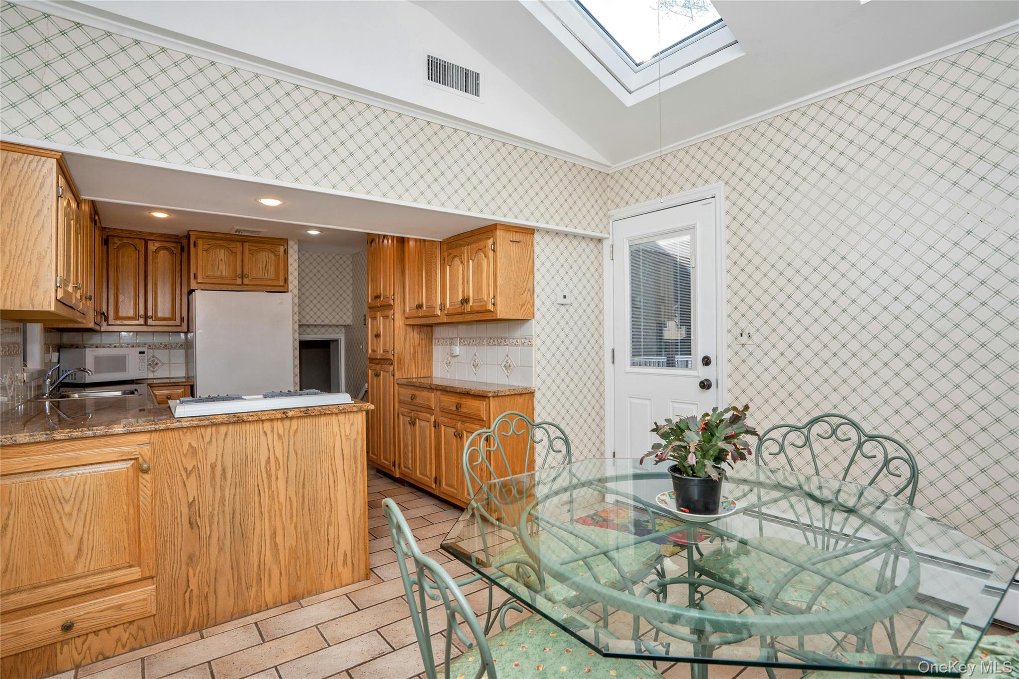 3 Dover Lane, Old Bethpage, NY 11804