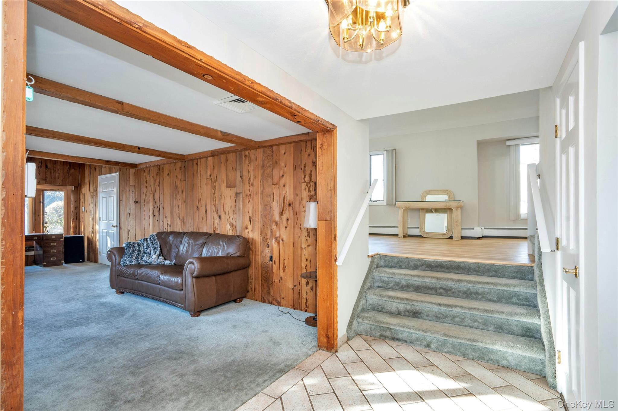 3 Dover Lane, Old Bethpage, NY 11804