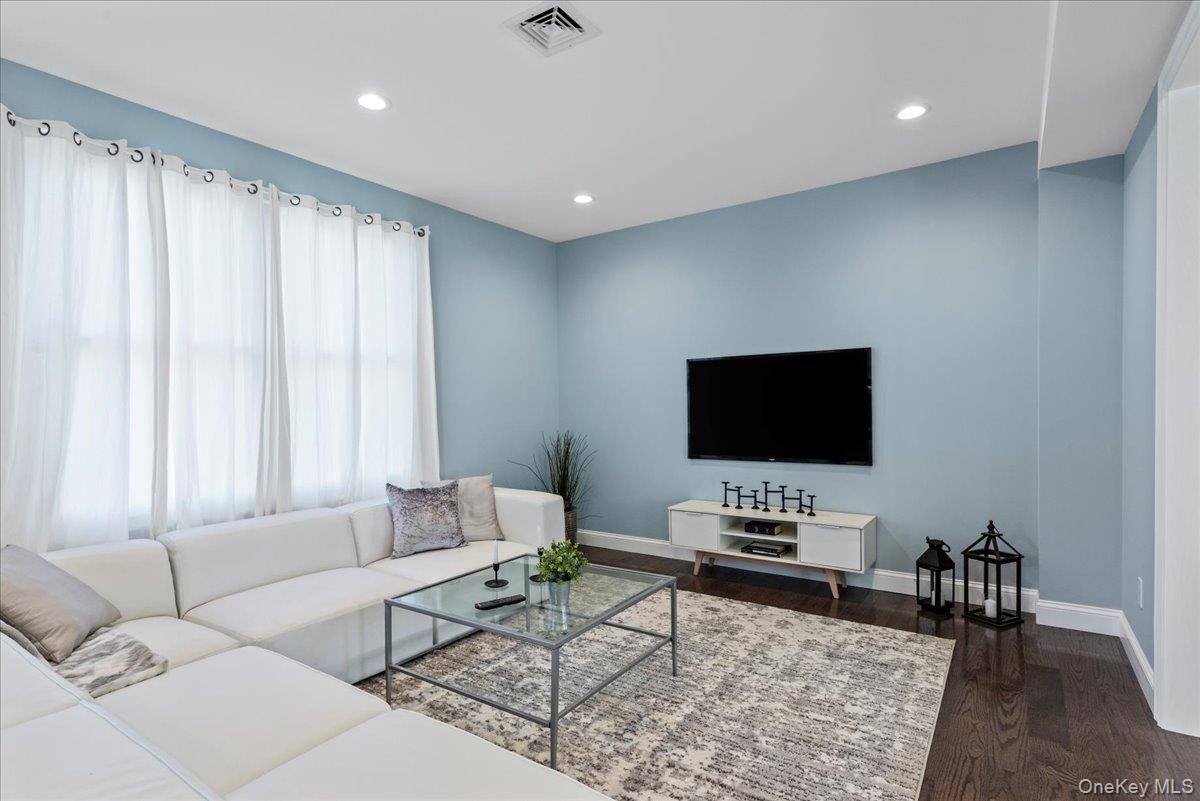 91 Market Street, Mastic Beach, NY 11951