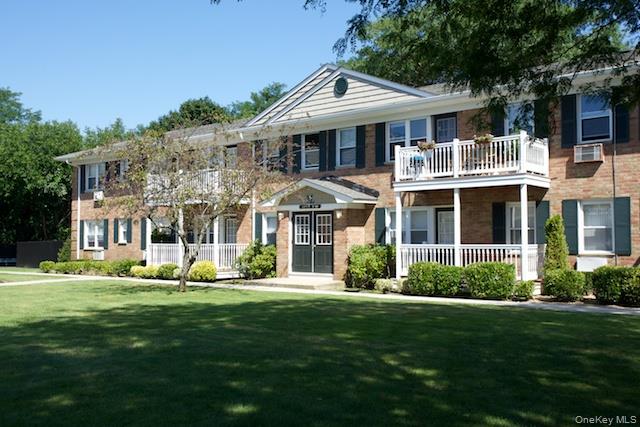 1355 Roanoke Avenue # 6D, Riverhead, NY 11901