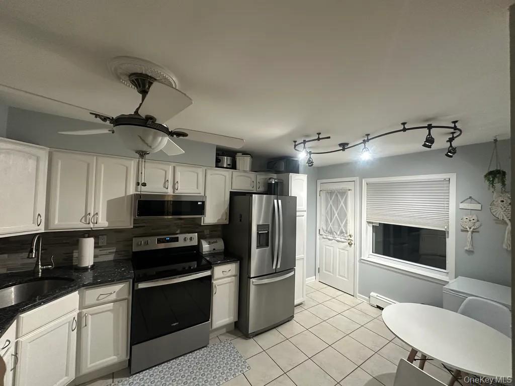 224 Farber Drive Farber # 224, West Babylon, NY 11704