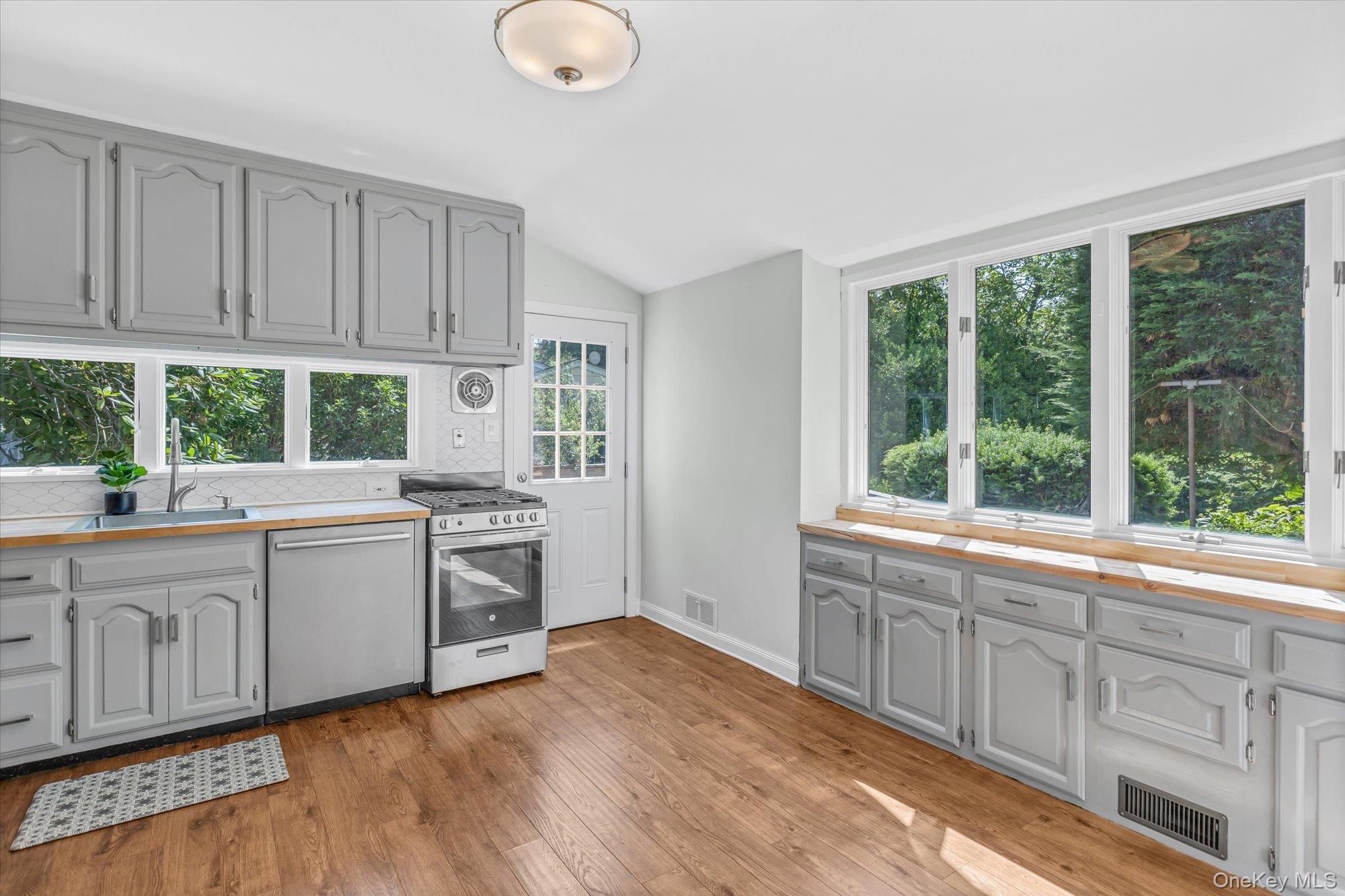 49 Thorney Avenue, Huntington Station, NY 11746