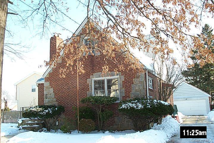 114 Lexington Avenue, Franklin Square, NY 11010