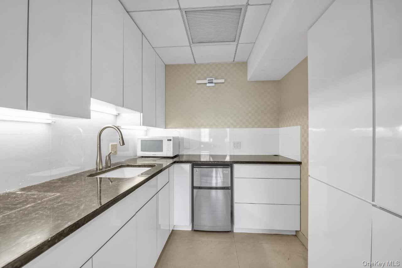 38-25 Main Street # 11F, Flushing, NY 11354