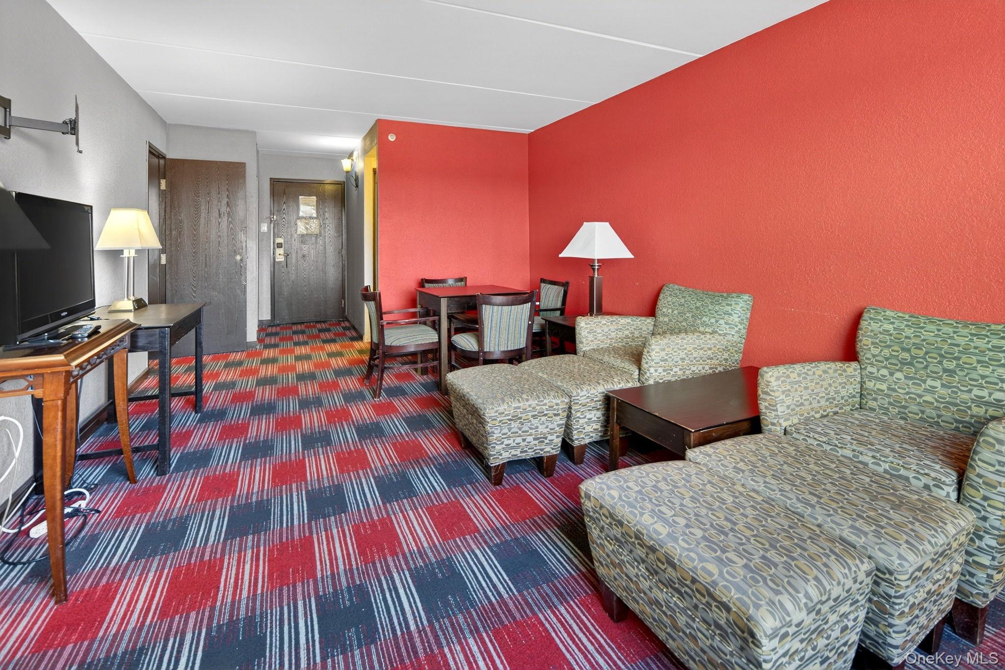 3 Watervliet Ave Ext, Colonie, NY 12206