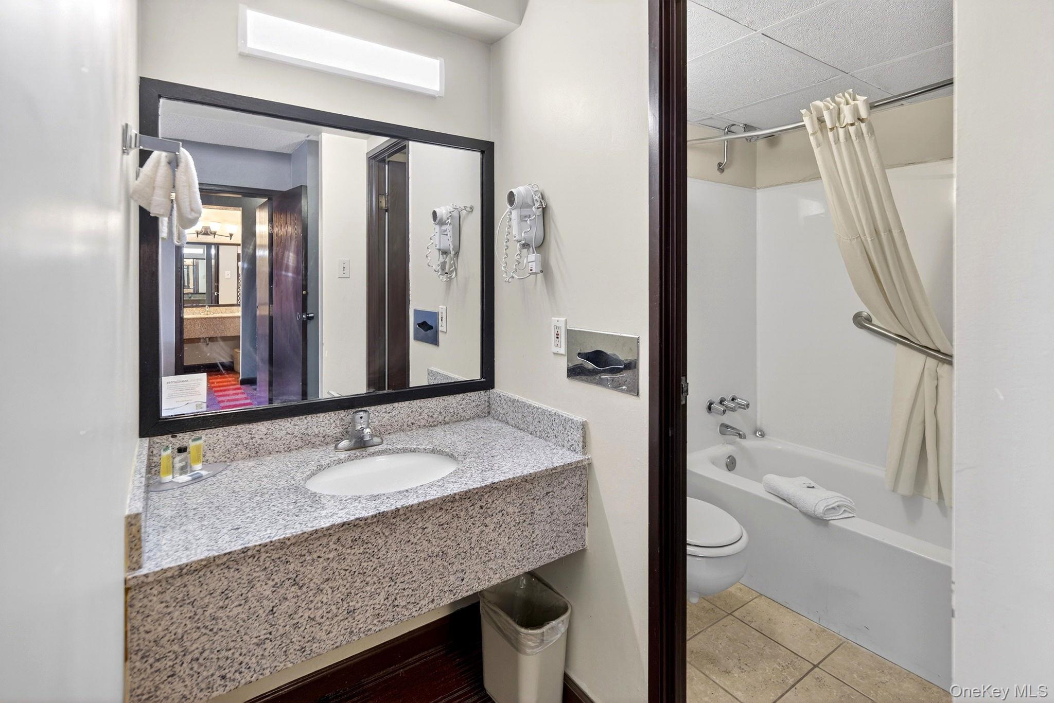 3 Watervliet Ave Ext, Colonie, NY 12206