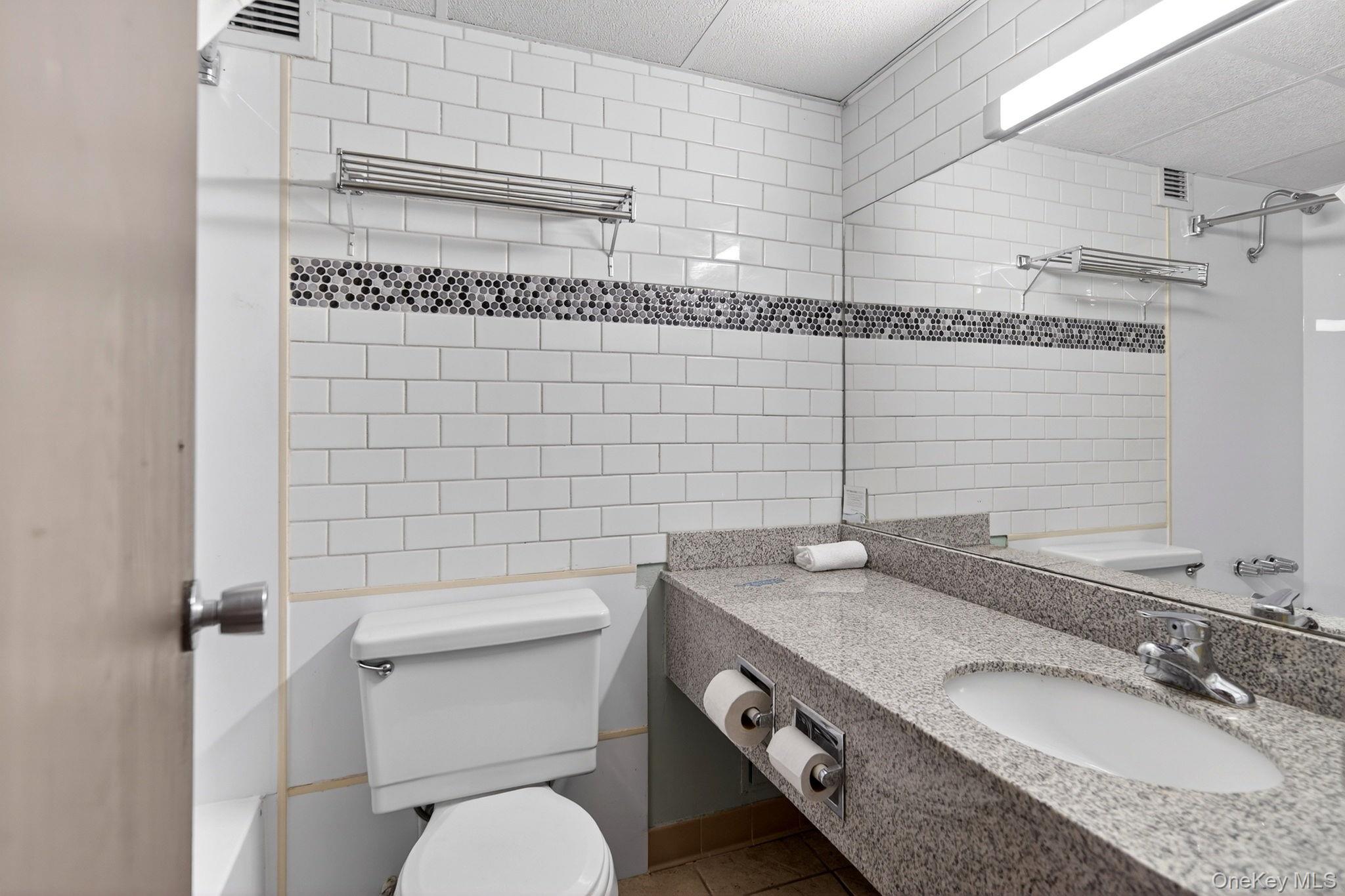 3 Watervliet Ave Ext, Colonie, NY 12206