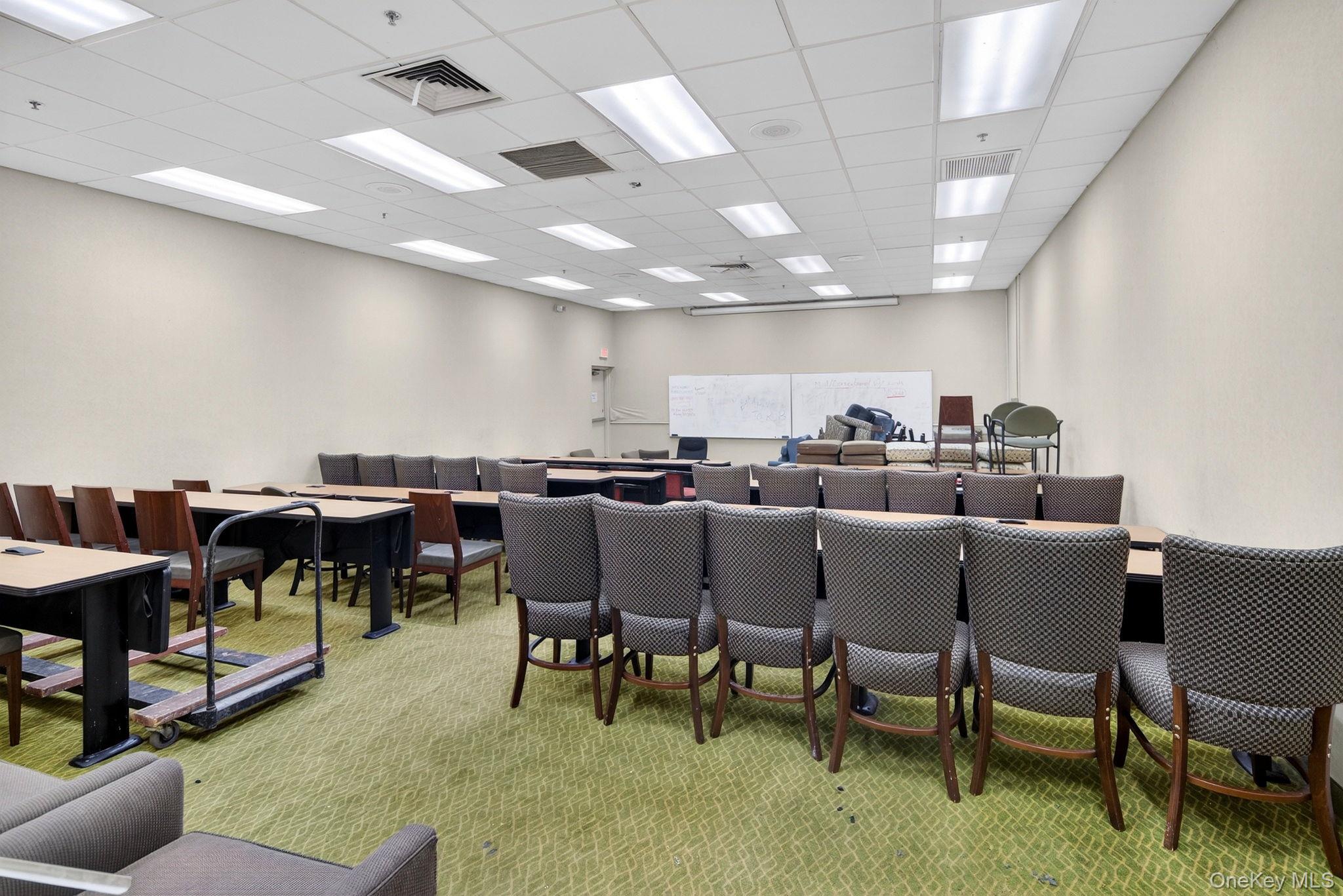 3 Watervliet Ave Ext, Colonie, NY 12206