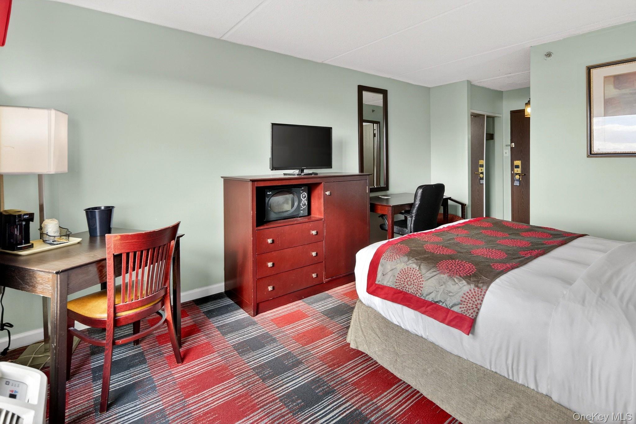 3 Watervliet Ave Ext, Colonie, NY 12206