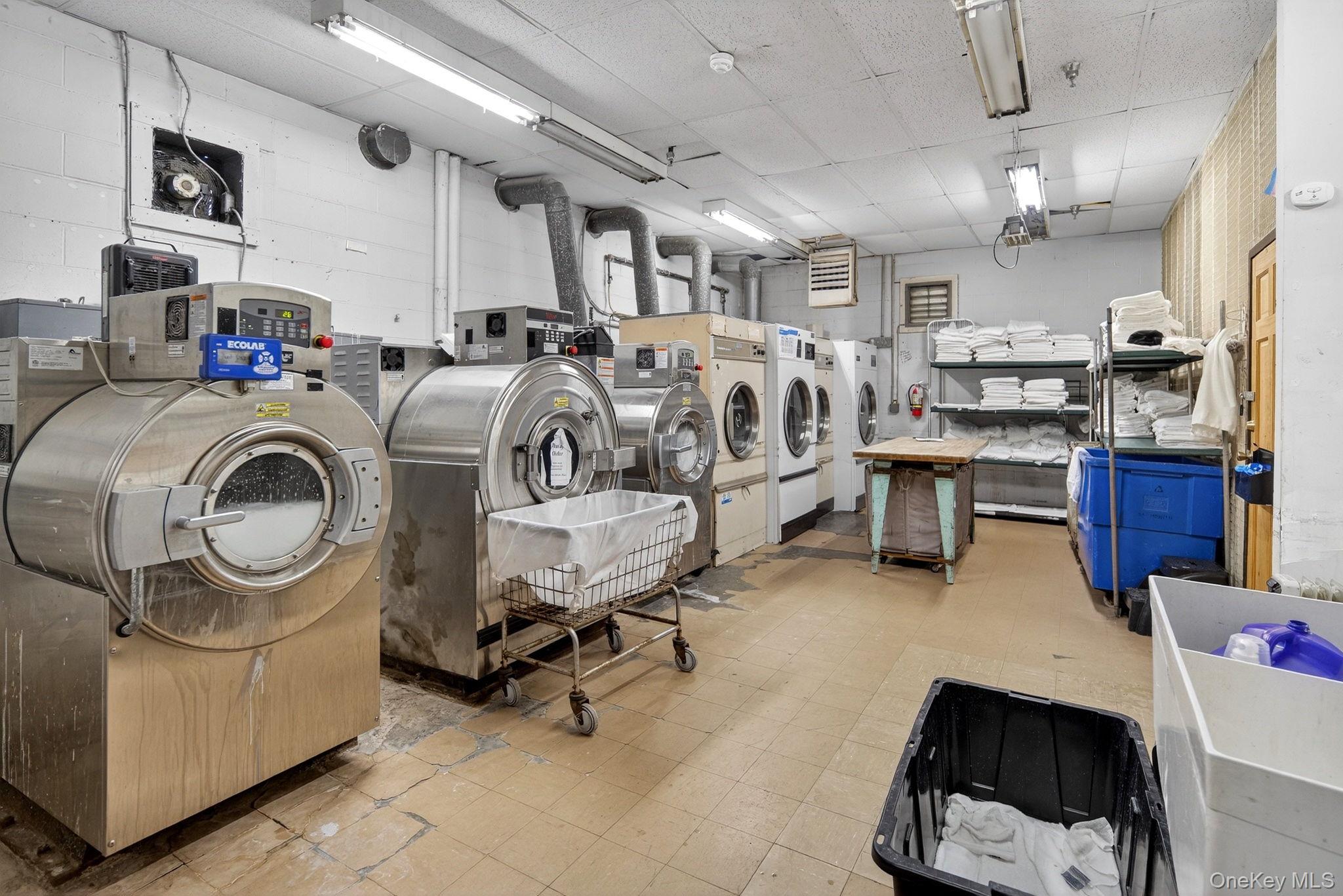 3 Watervliet Ave Ext, Colonie, NY 12206